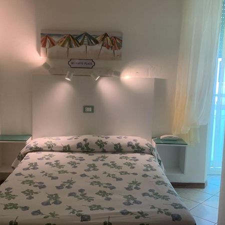 Hotel Rosati Ріміні Екстер'єр фото