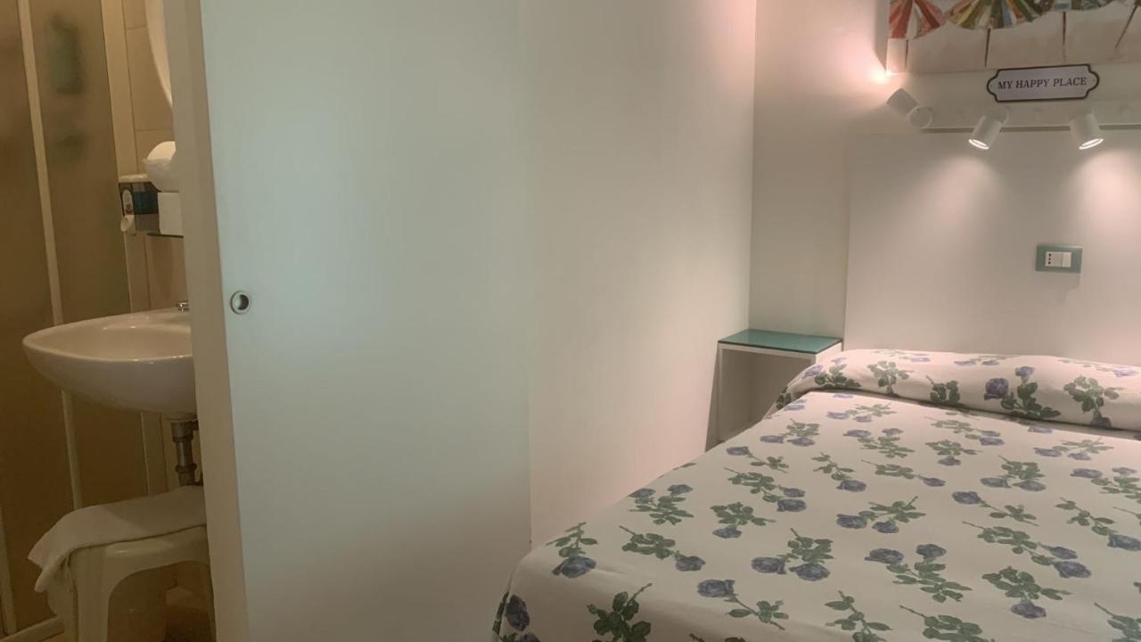 Hotel Rosati Ріміні Екстер'єр фото