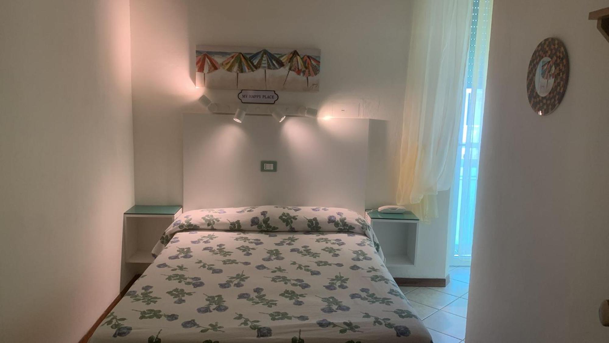 Hotel Rosati Ріміні Екстер'єр фото