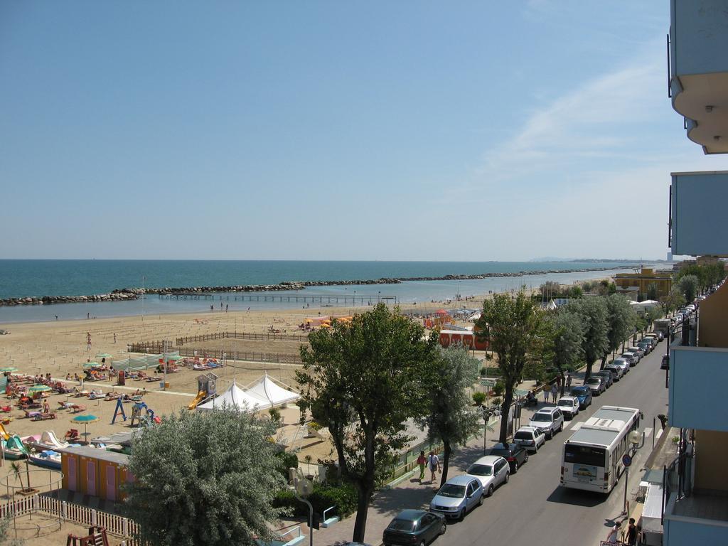 Hotel Rosati Ріміні Екстер'єр фото